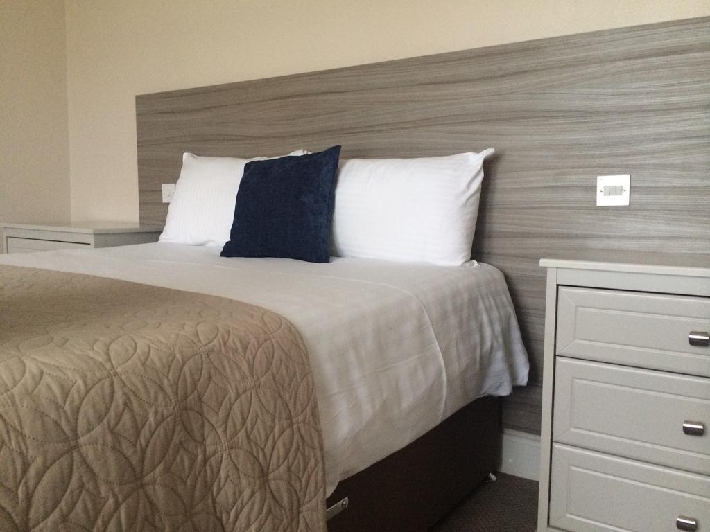 Cullen Bay Hotel Habitación foto
